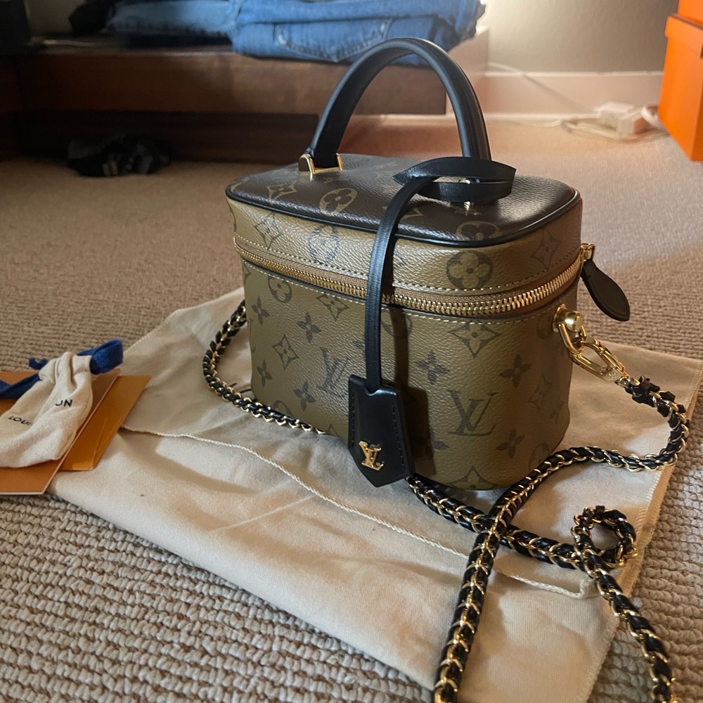 Louis Vuitton vanity p